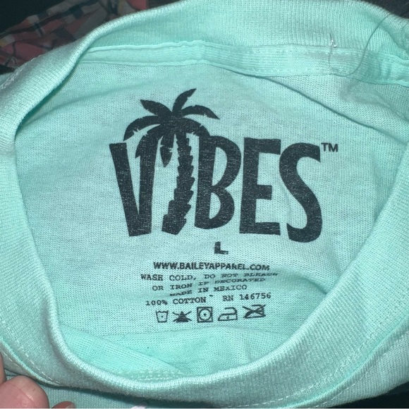 graphic shirt - Picture 5 of 5